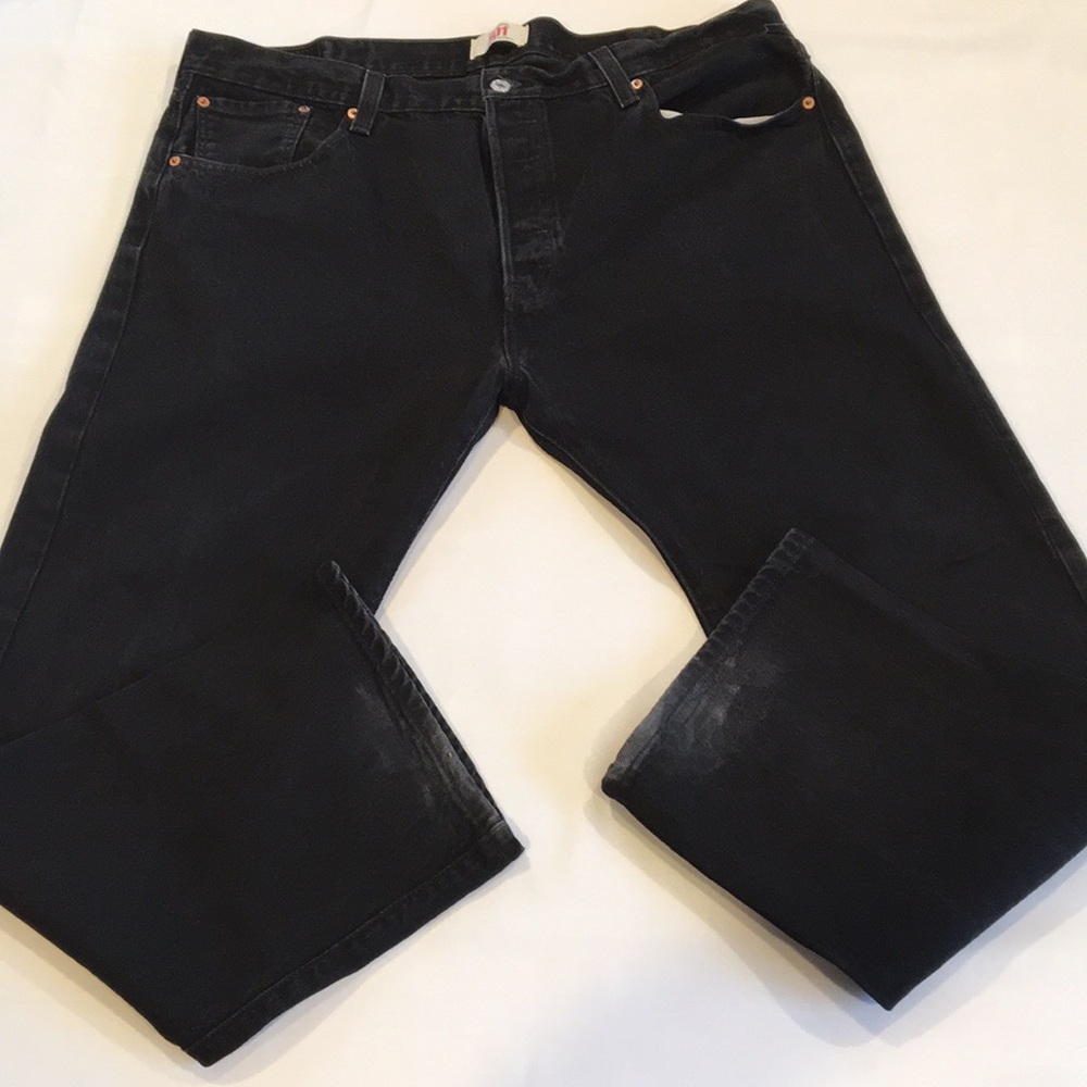 Levi’s 501 straight leg button fly fit jeans